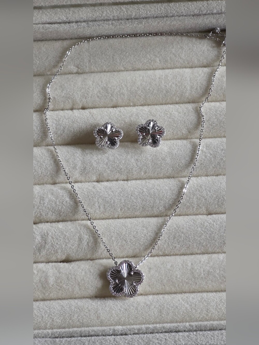Sterling Silver Floral Pendant Necklace and Stud Earrings Set - Silver